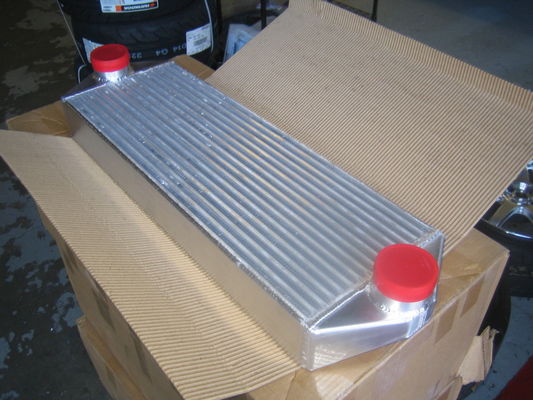 Permutador de calor compacto do tubo Finned do vácuo/refrigerador intermediário de alumínio para o carro