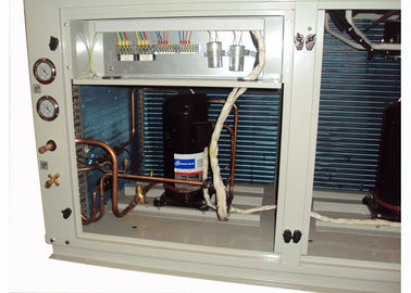 Ar exterior a unidade de condensação de refrigeração do compressor do rolo canalizou condicionador de ar rachado